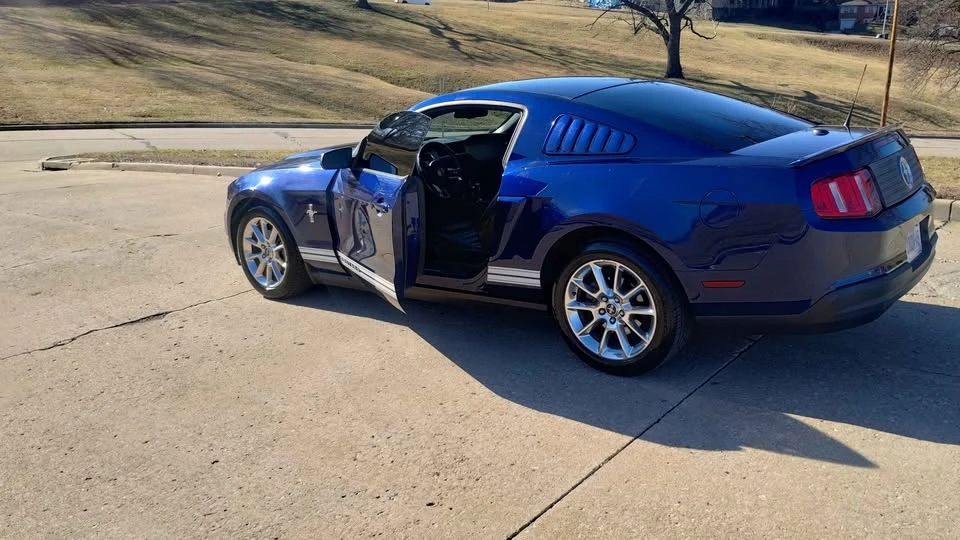 2010 Ford S197 Mustang - Image 5 of 16