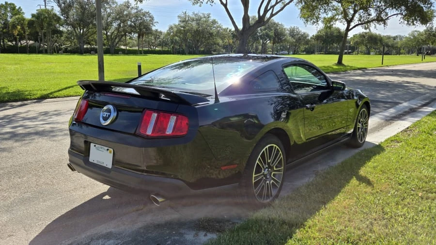 2010 Ford S197 Mustang - Image 3 of 31