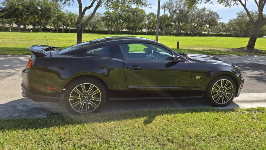 2010 Ford S197 Mustang - Image 2 of 31