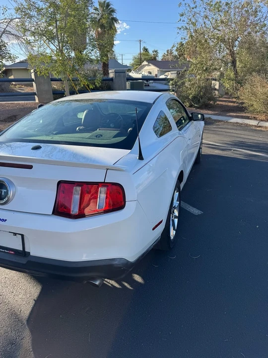 2010 Ford S197 Mustang - Image 2 of 20