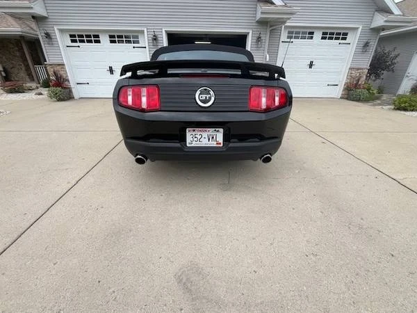 2010 Ford S197 Mustang - Image 2 of 4