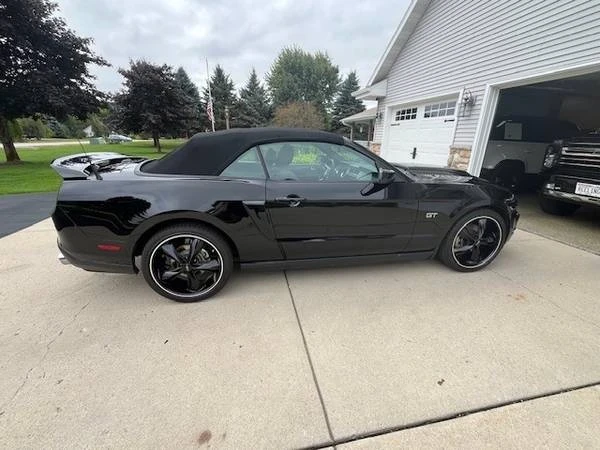 2010 Ford S197 Mustang - Image 3 of 4