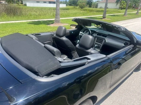 2010 Ford S197 Mustang - Image 11 of 19