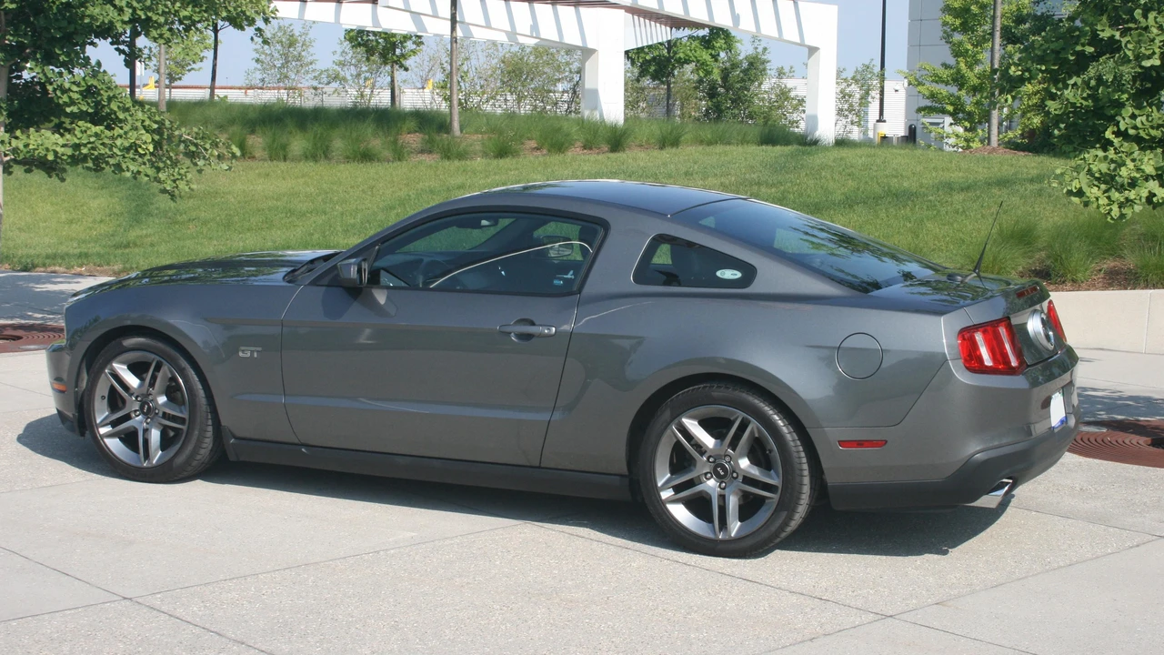 2010 Ford S197 Mustang - Image 14 of 31