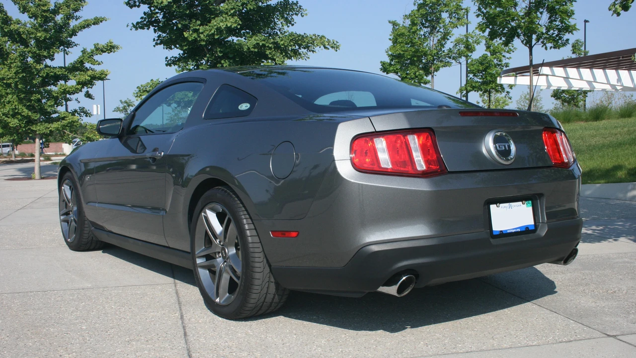 2010 Ford S197 Mustang - Image 18 of 31