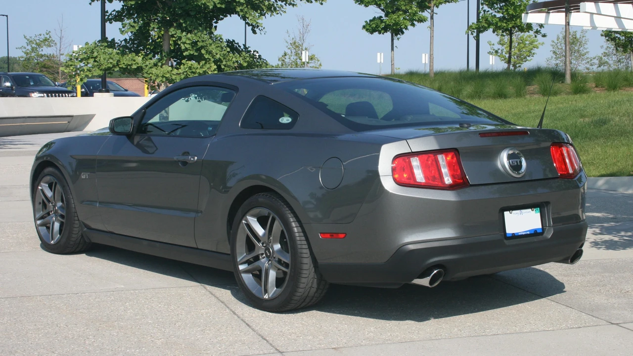 2010 Ford S197 Mustang - Image 16 of 31