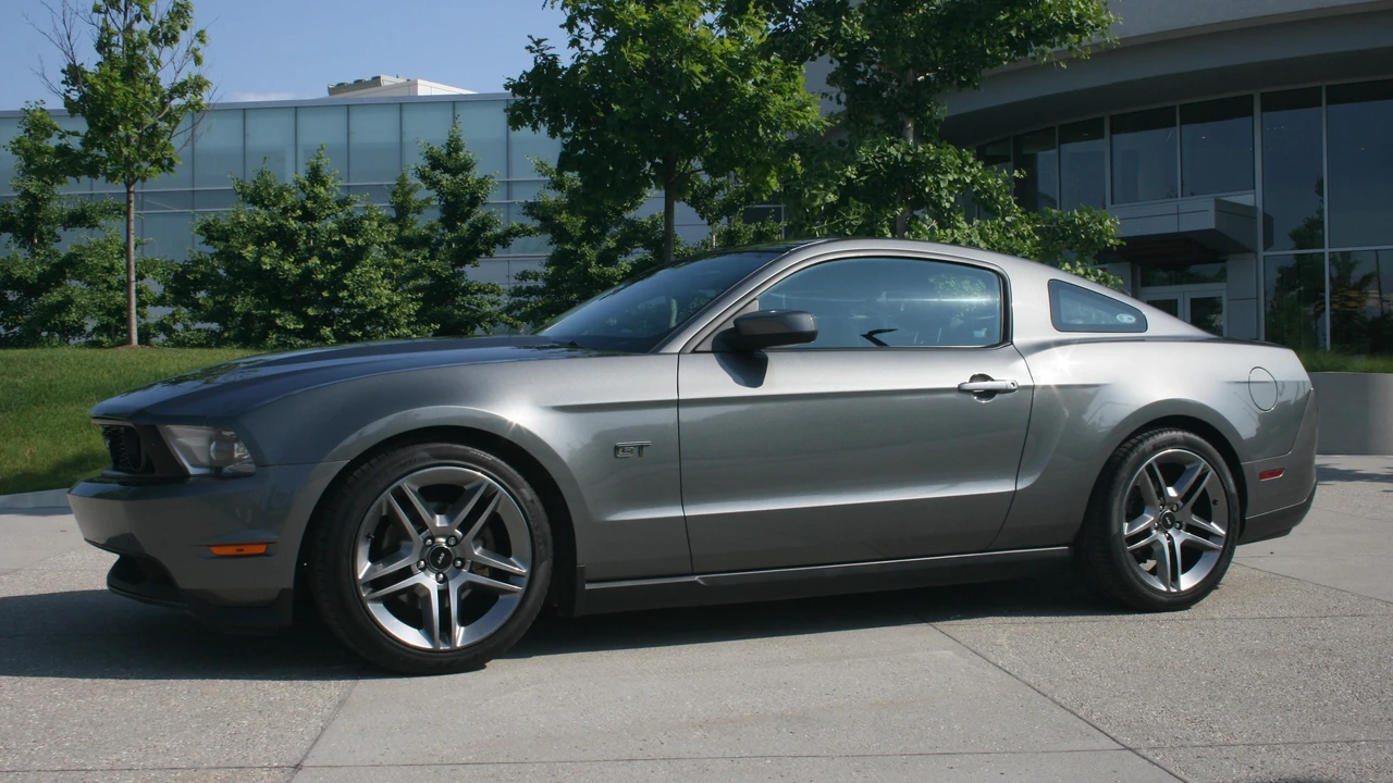 2010 Ford S197 Mustang - Image 12 of 31