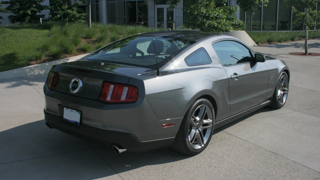 2010 Ford S197 Mustang - Image 22 of 31