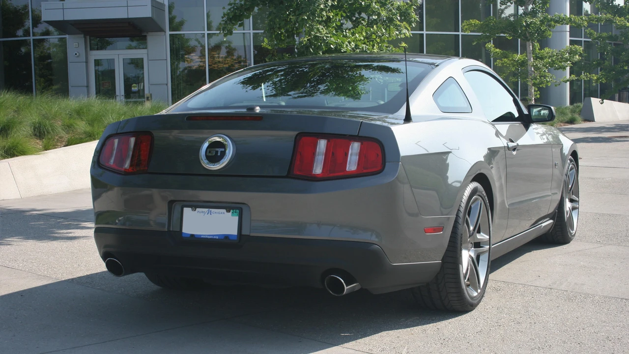 2010 Ford S197 Mustang - Image 20 of 31