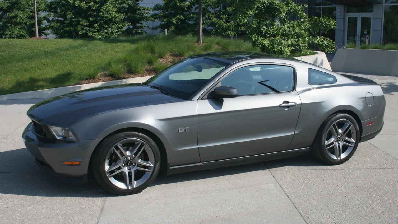2010 Ford S197 Mustang - Image 11 of 31