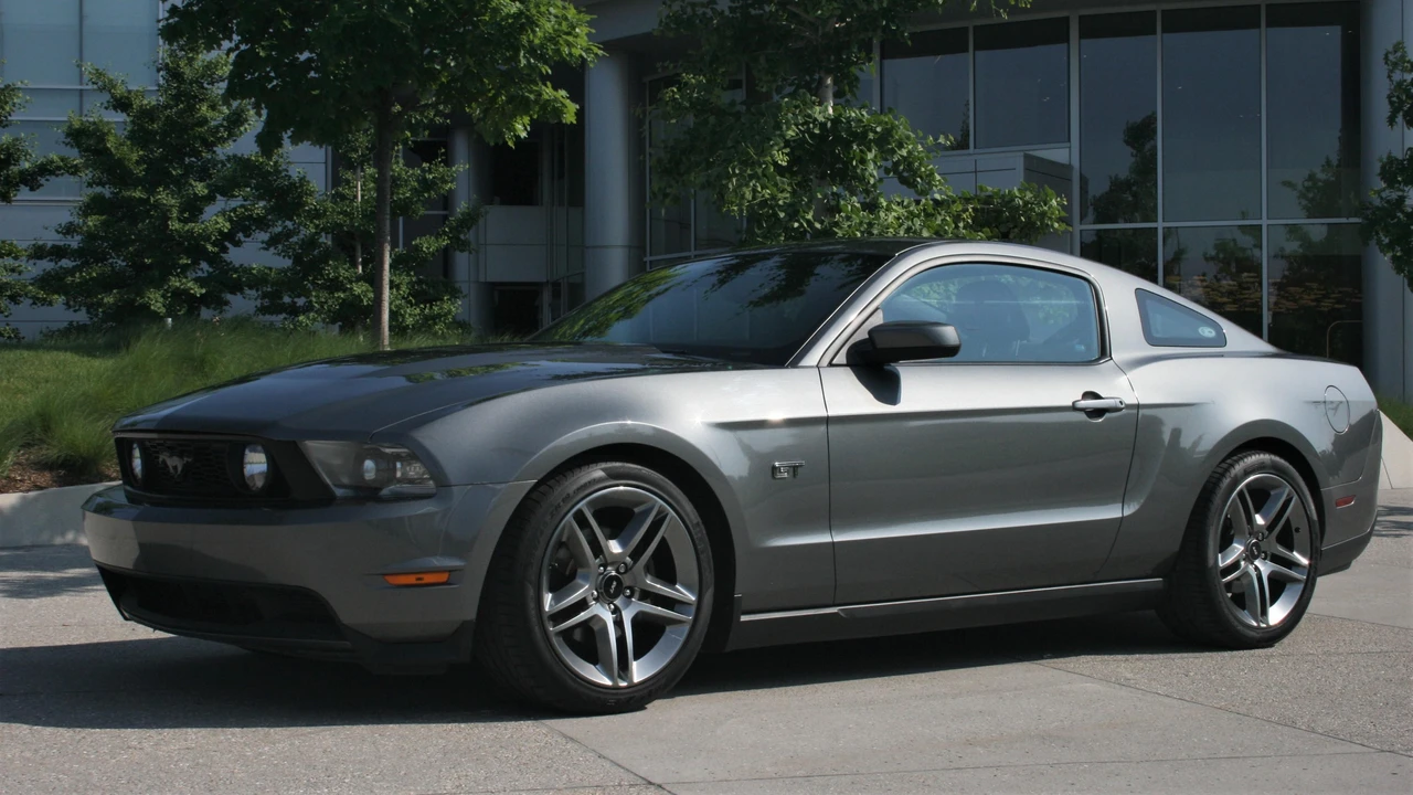 2010 Ford S197 Mustang - Image 10 of 31