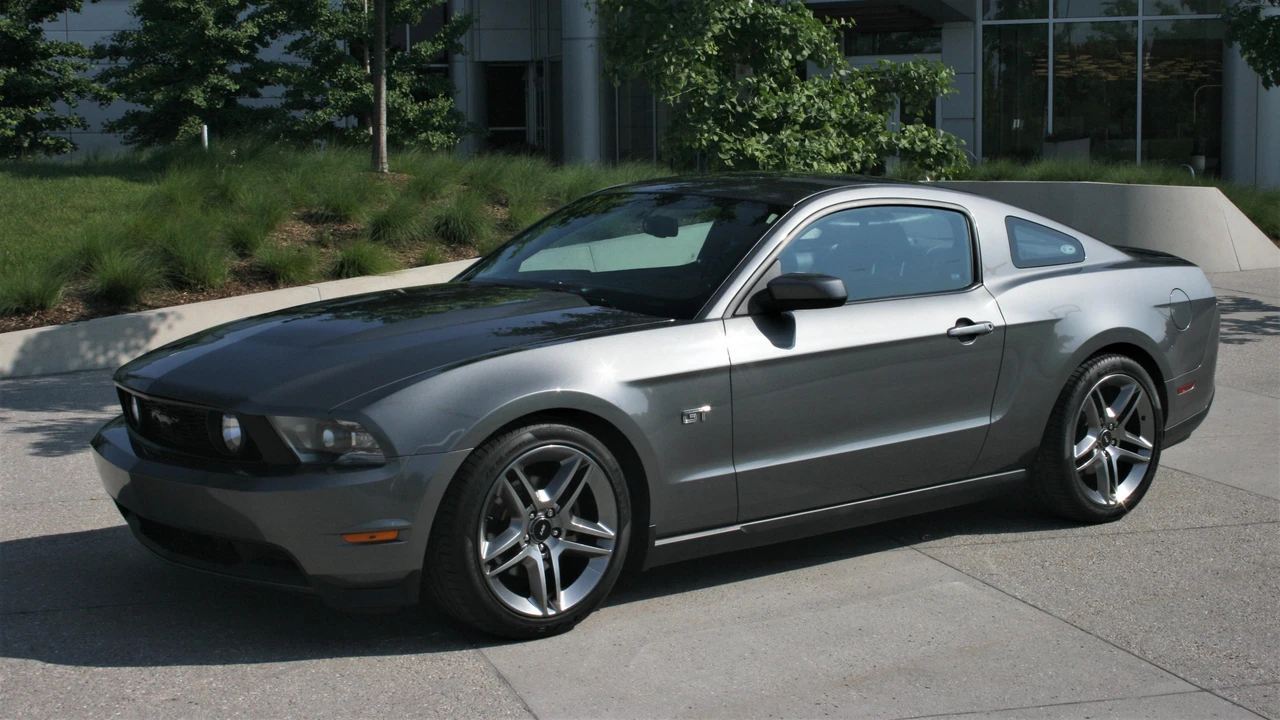 2010 Ford S197 Mustang - Image 9 of 31