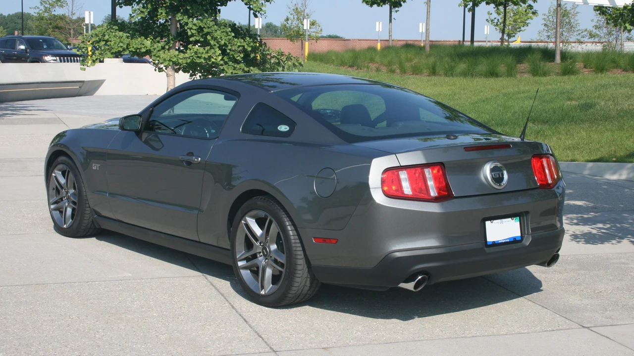 2010 Ford S197 Mustang - Image 17 of 31