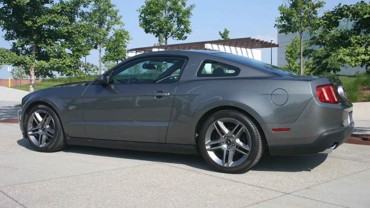 2010 Ford S197 Mustang - Image 15 of 31