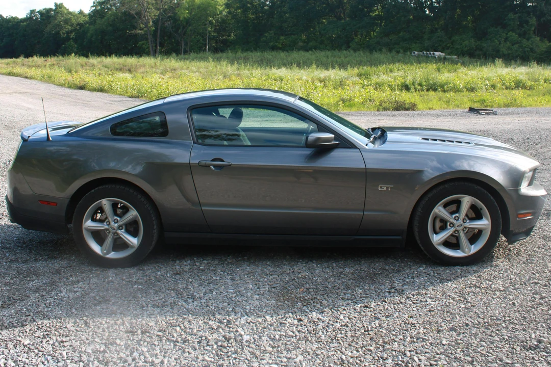 2010 Ford S197 Mustang - Image 3 of 31