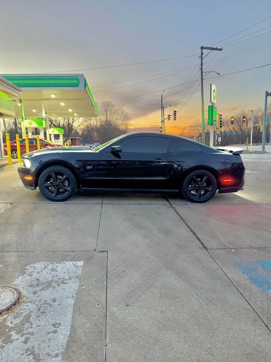 2010 Ford S197 Mustang - Image 2 of 9