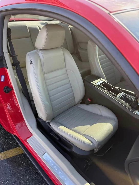 2010 Ford S197 Mustang - Image 11 of 18