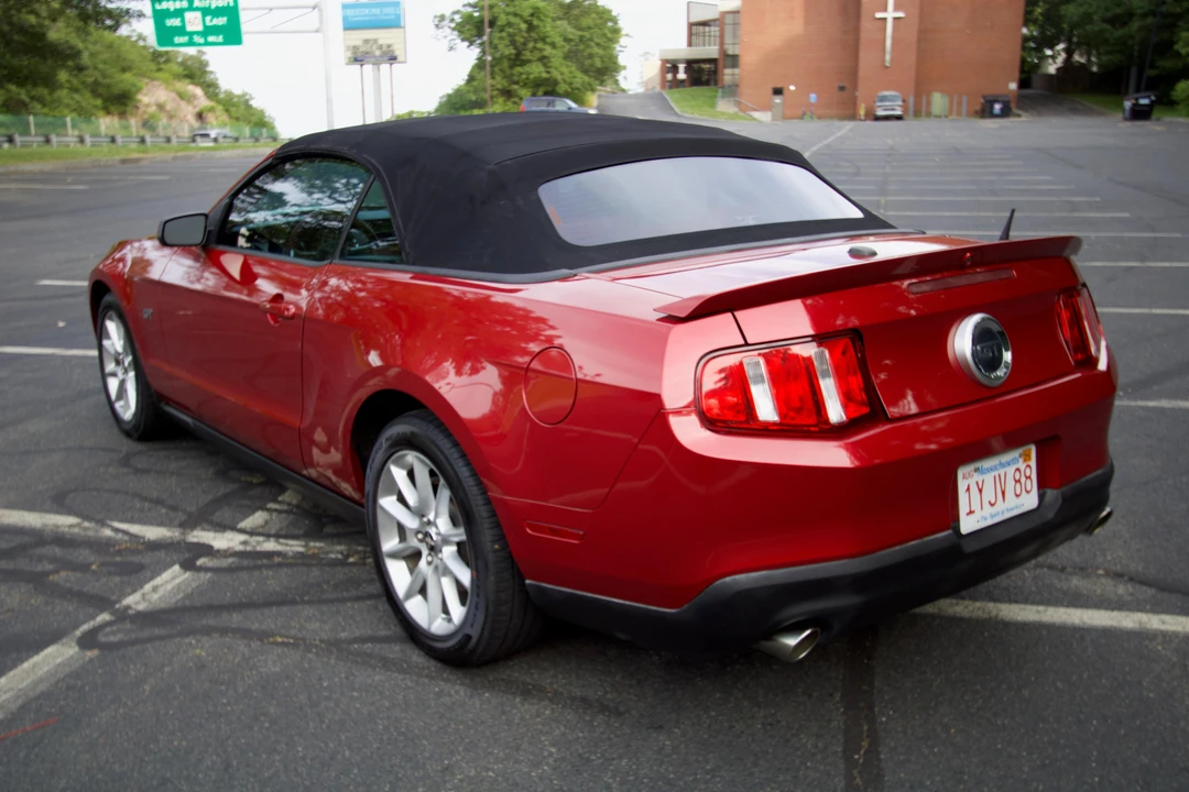 2010 Ford S197 Mustang - Image 13 of 31