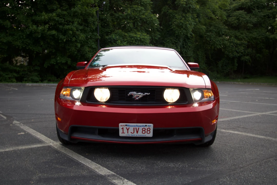 2010 Ford S197 Mustang - Image 8 of 31