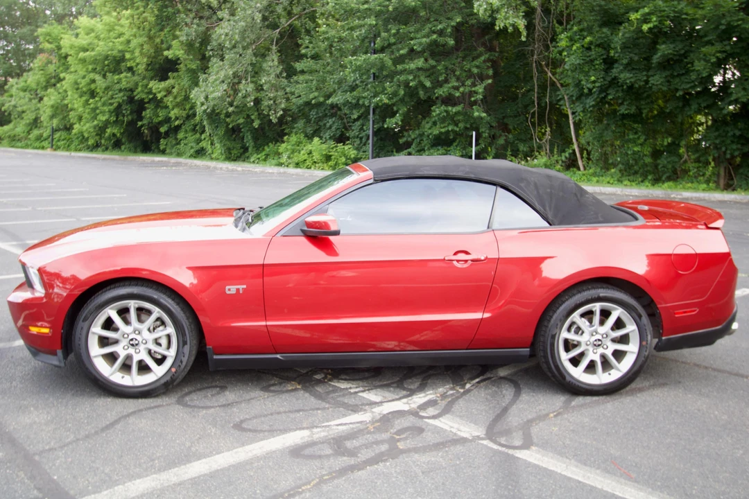 2010 Ford S197 Mustang - Image 3 of 31