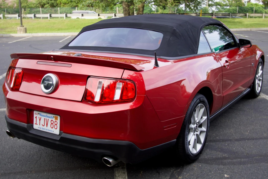 2010 Ford S197 Mustang - Image 4 of 31
