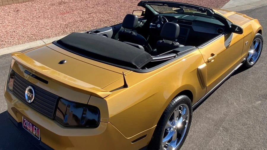 2010 Ford S197 Mustang - Image 3 of 27