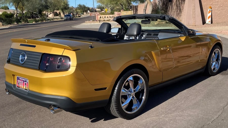 2010 Ford S197 Mustang - Image 12 of 27
