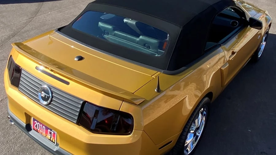 2010 Ford S197 Mustang - Image 16 of 27