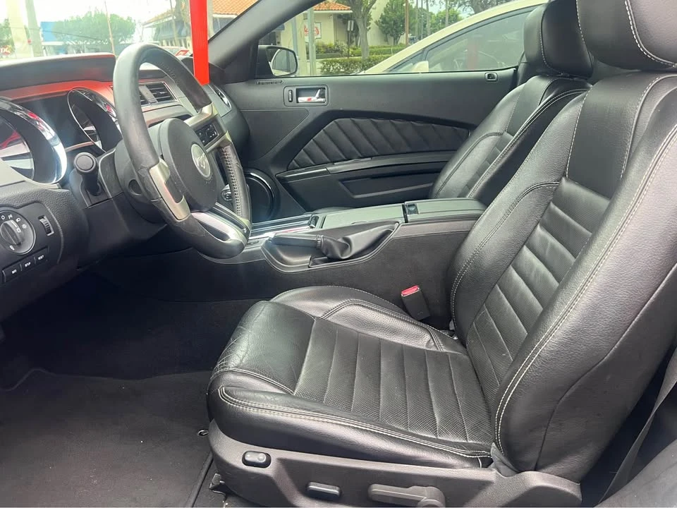 2010 Ford S197 Mustang - Image 7 of 10