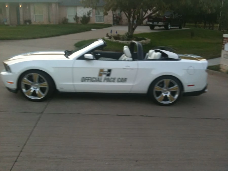 2010 Ford S197 Mustang - Image 2 of 7