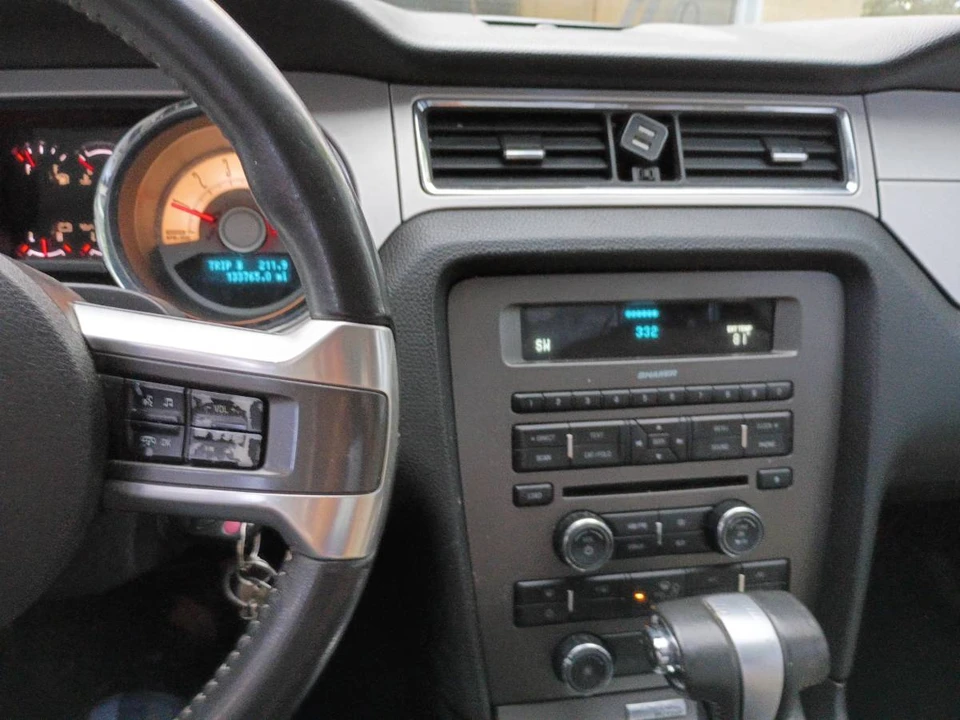 2010 Ford S197 Mustang - Image 2 of 14