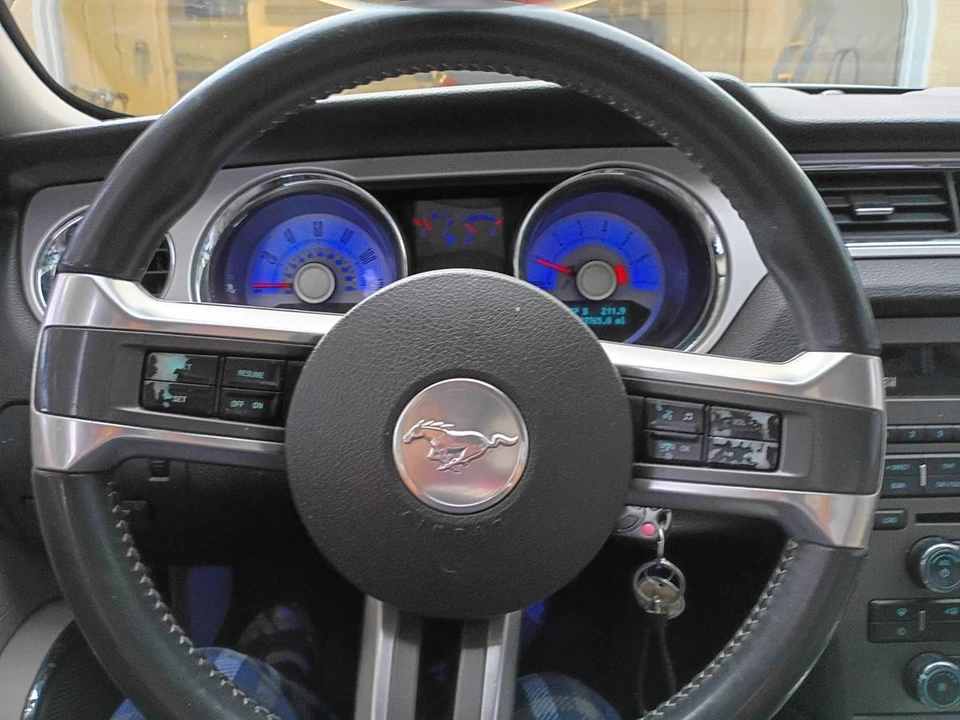 2010 Ford S197 Mustang - Image 7 of 11