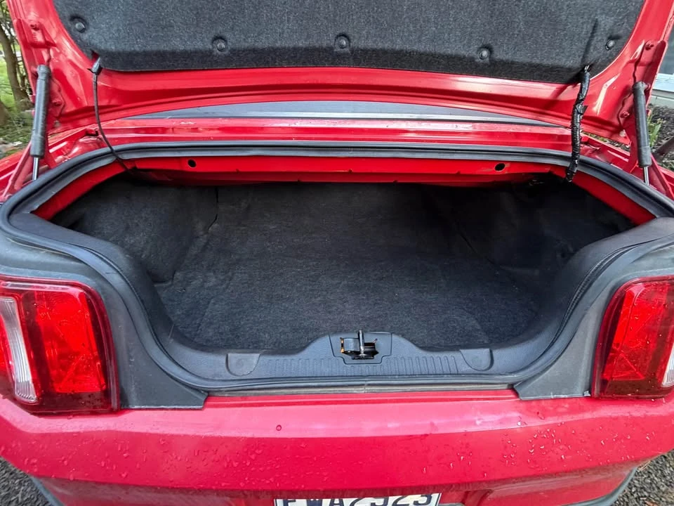2010 Ford S197 Mustang - Image 10 of 12