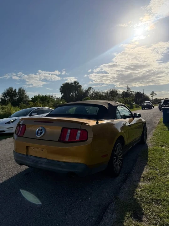 2010 Ford S197 Mustang - Image 3 of 7