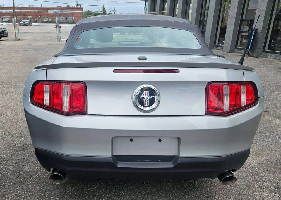 2010 Ford S197 Mustang - Image 3 of 8