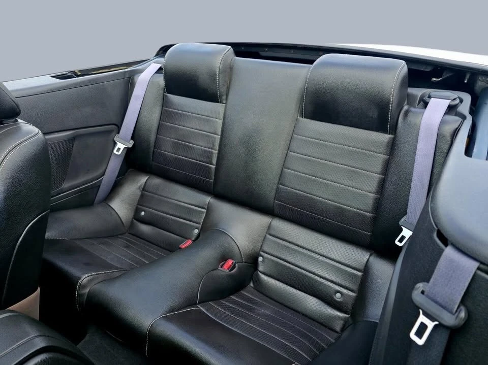 2010 Ford S197 Mustang - Image 9 of 19