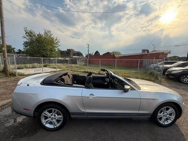 2010 Ford S197 Mustang - Image 13 of 17