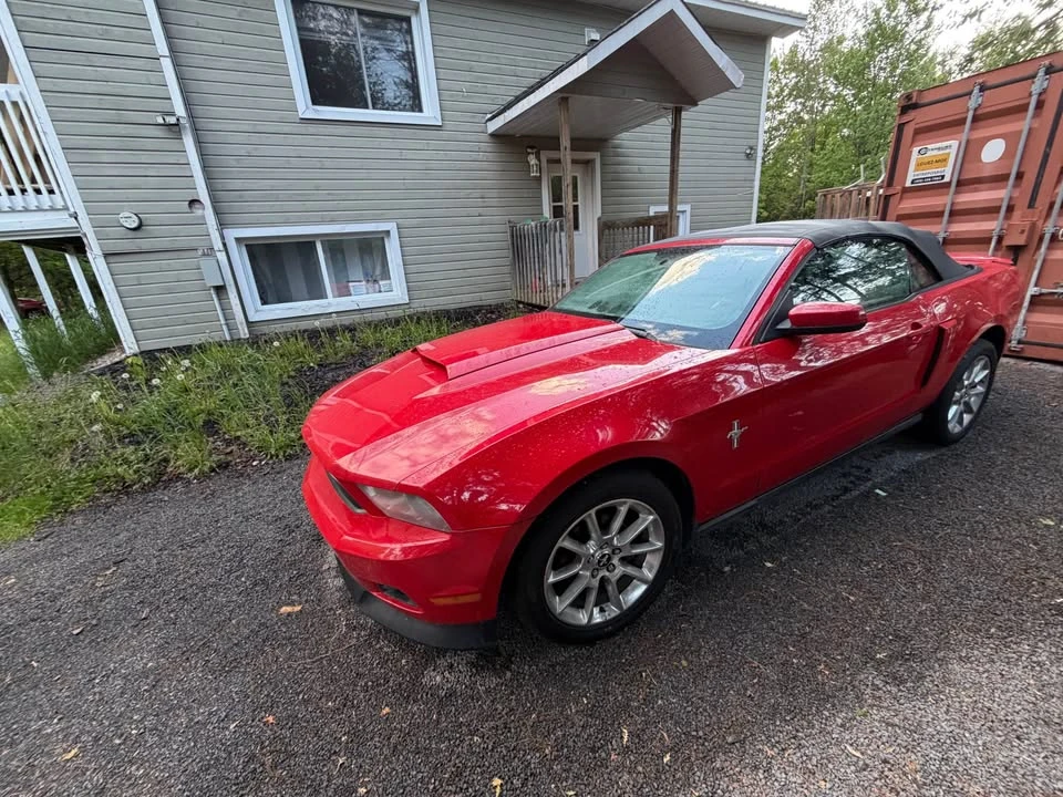 2010 Ford S197 Mustang - Image 2 of 10