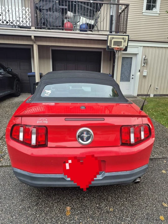 2010 Ford S197 Mustang - Image 8 of 14