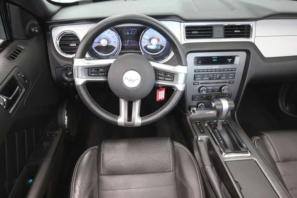 2010 Ford S197 Mustang - Image 2 of 15