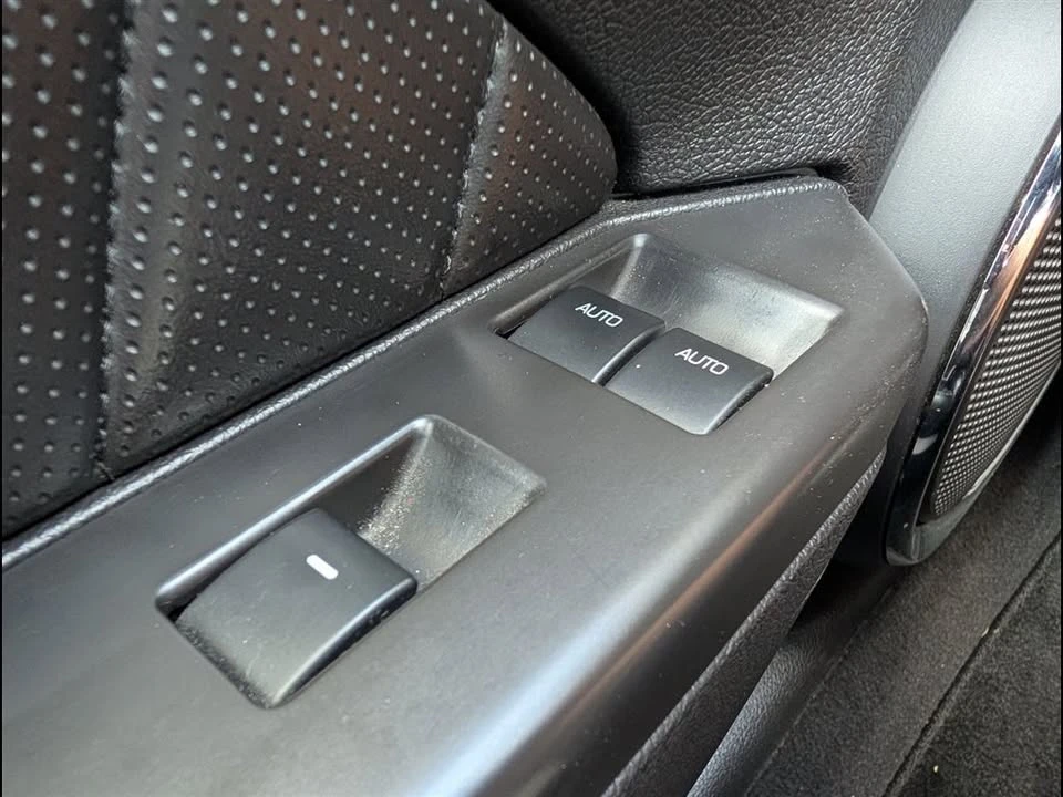2010 Ford S197 Mustang - Image 15 of 17