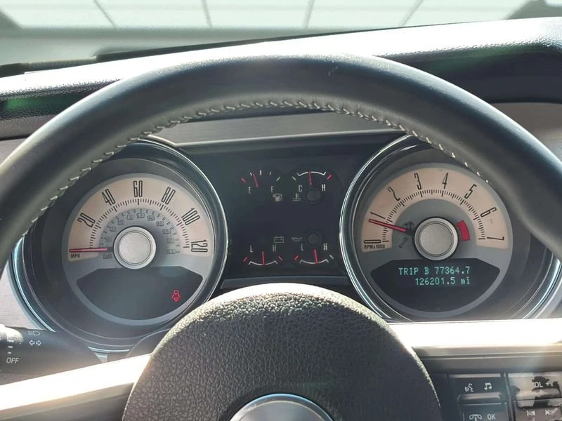 2010 Ford S197 Mustang - Image 10 of 12
