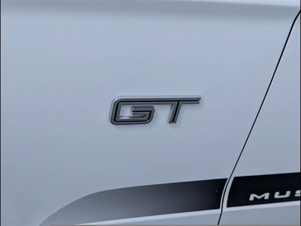 2010 Ford S197 Mustang - Image 6 of 17