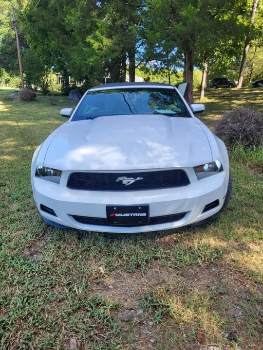 2010 Ford S197 Mustang - Image 2 of 11