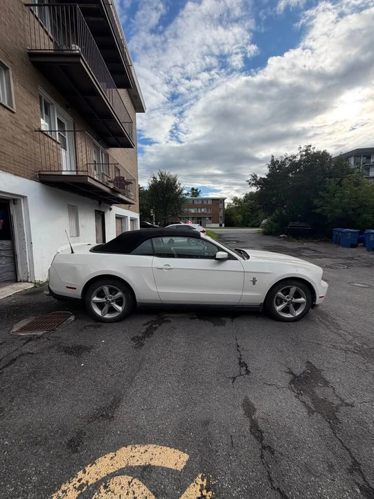 2010 Ford S197 Mustang - Image 2 of 4