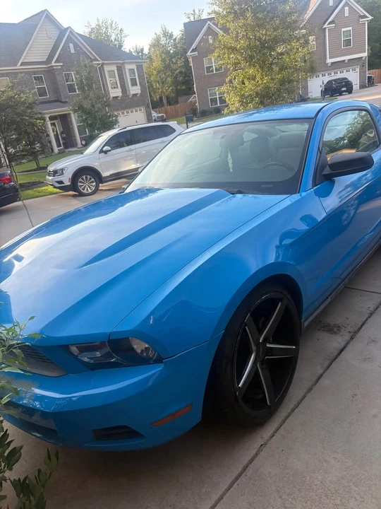 2010 Ford S197 Mustang - Image 2 of 3