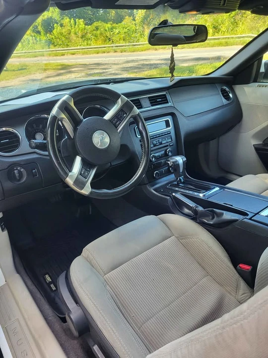 2010 Ford S197 Mustang - Image 9 of 11