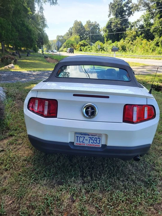 2010 Ford S197 Mustang - Image 5 of 11