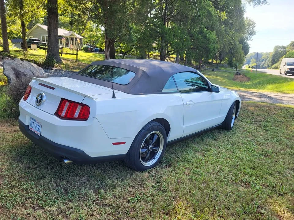 2010 Ford S197 Mustang - Image 6 of 11