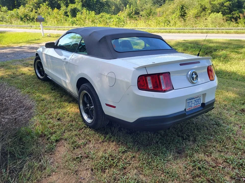 2010 Ford S197 Mustang - Image 4 of 11
